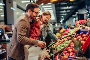 Stop-trottoir, chevalet, ardoise : quel support choisir pour son commerce alimentaire ?